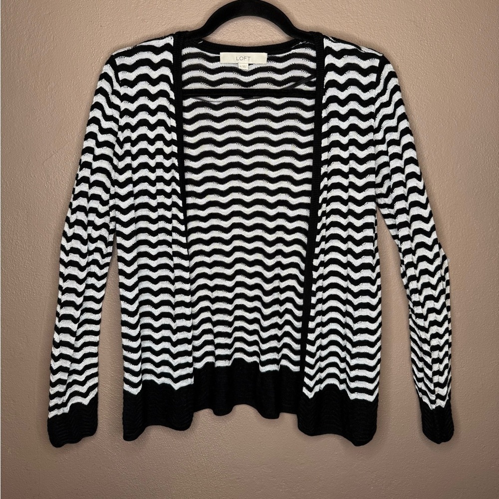 LOFT Women's Black & White Wavy Striped Cardigan Sz Medium Whimsigoth Feminine